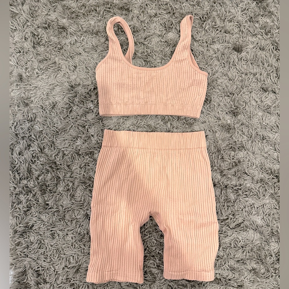 Cute” Pale Pink Stretchy Set !